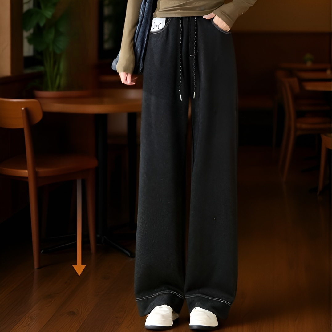 ゆったりとしたスリムなストレートレッグのカラーブロックジーンズ