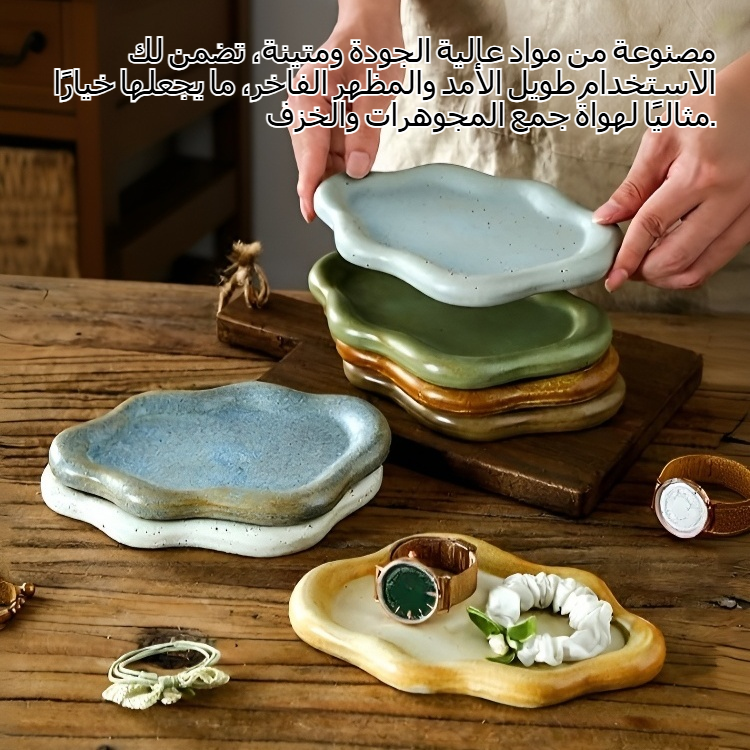 لوحة تخزين وعرض الخزف والمجوهرات بتصميم أنيق