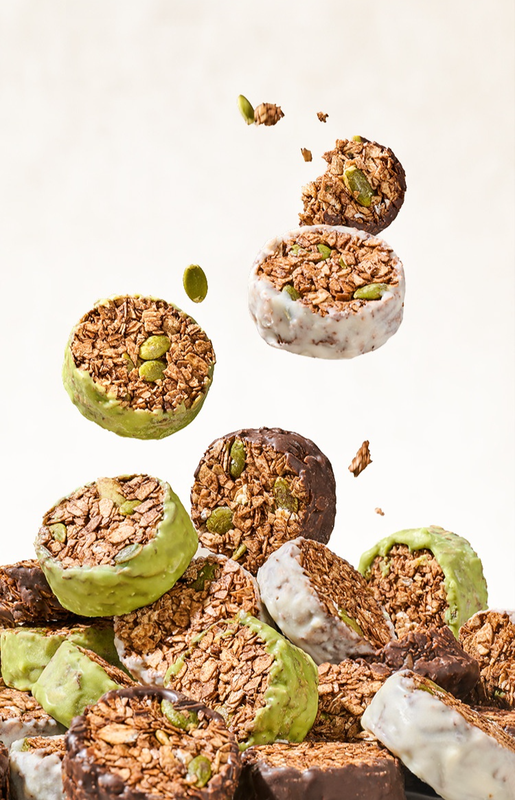 生チョコレートとナッツの組み合わせクリスプ