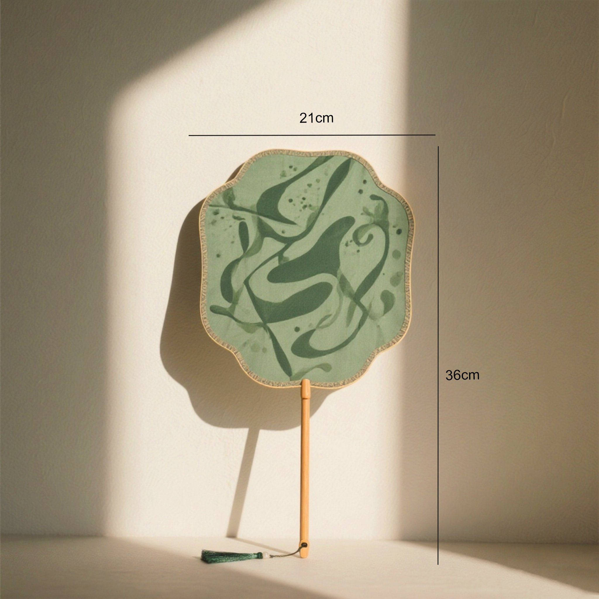 여름철 시원함을 주는 전통 부채