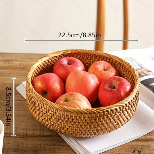 가을 담쟁이덩굴로 엮은 과일 바구니