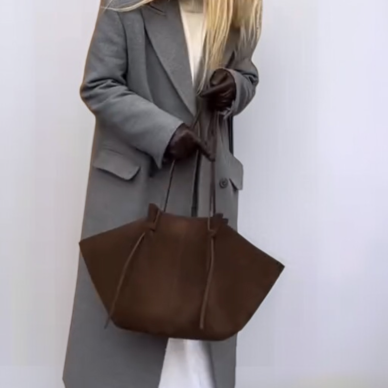 حقيبة يد واسعة للاستخدام اليومي والعملي