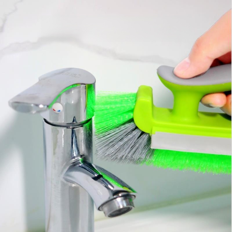 浴室の隅の隙間ブラシ