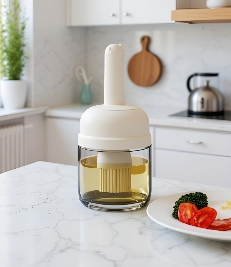 Integrated oil brush bottle for easy oil application