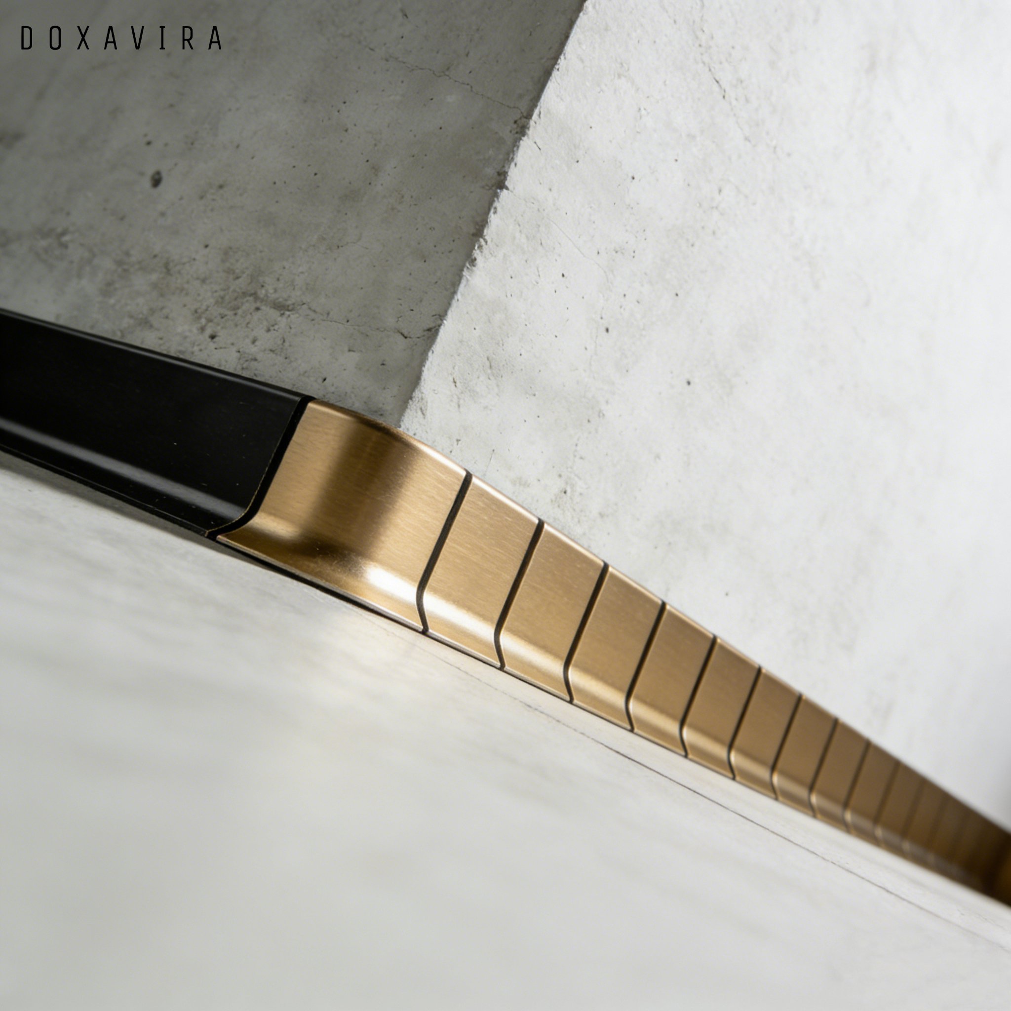 Hliníková soklová lišta detail materiálu