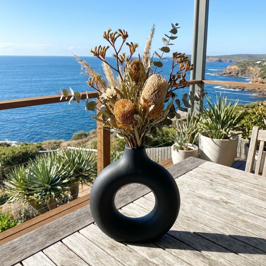 แจกันเซรามิกเพิ่มความสวยงามให้บ้าน