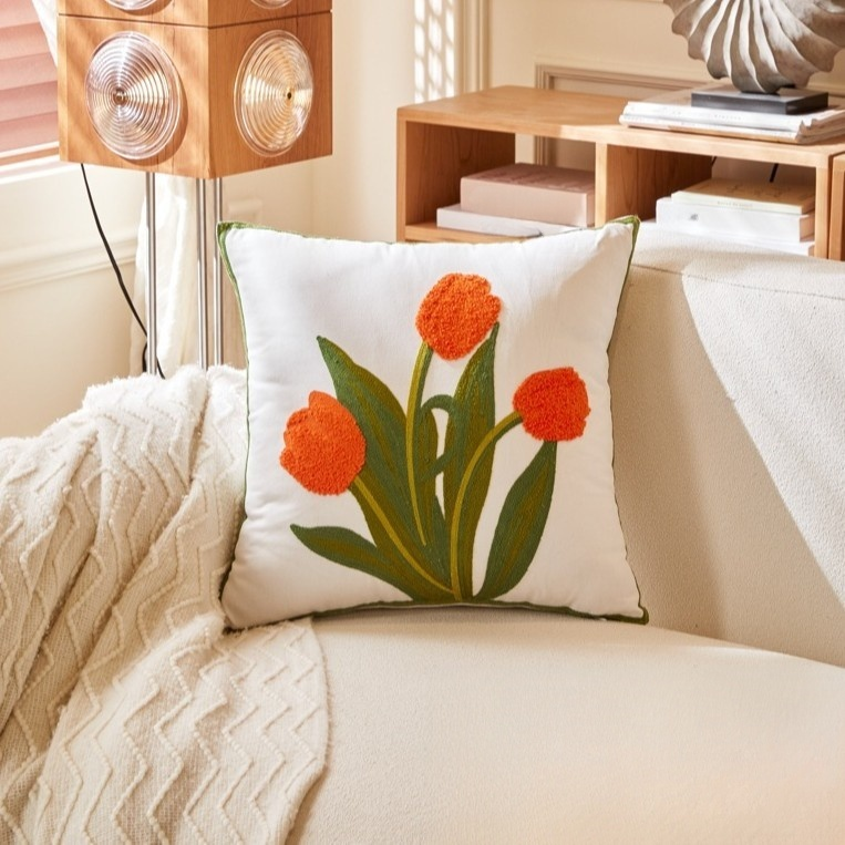 花の刺繍枕カバー