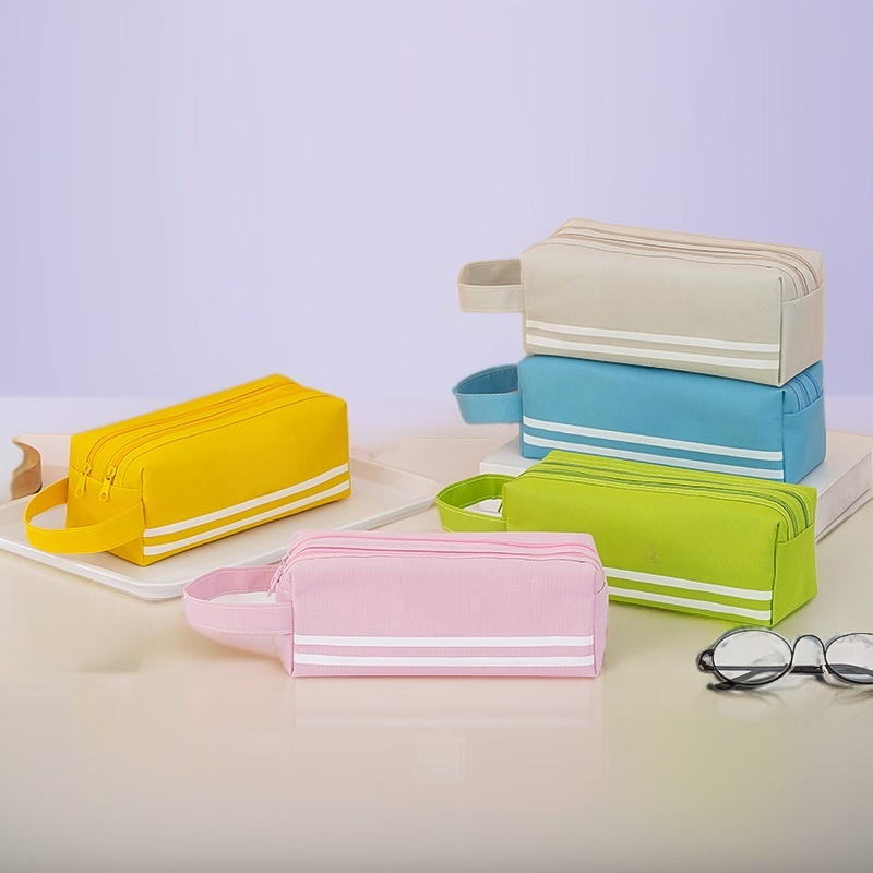 Large capacity pencil case with good appearance