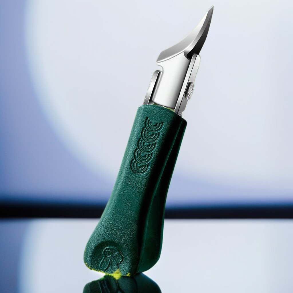 큰 개구부와 방수 기능이 있는 사선형 손톱깎이