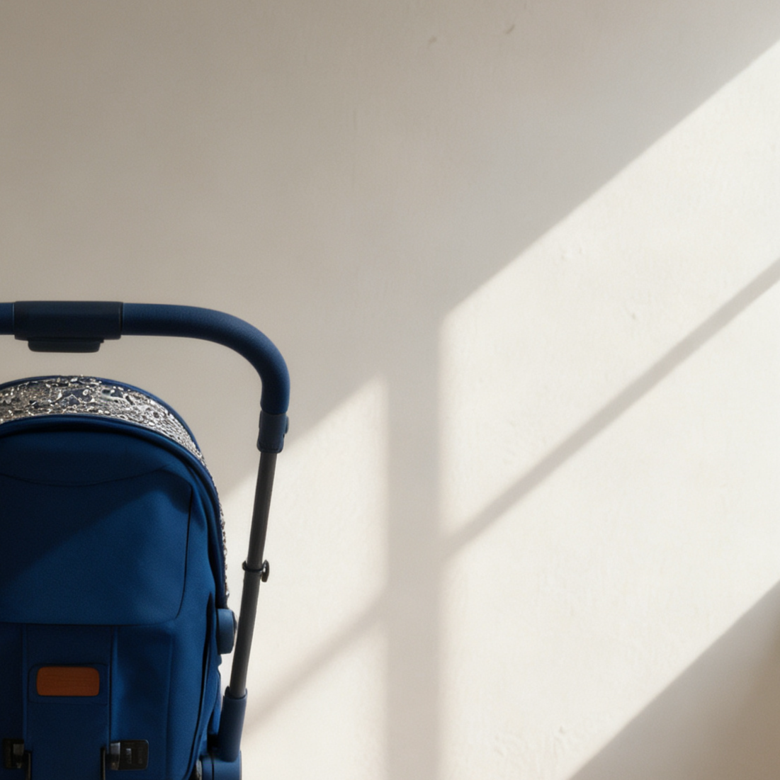 嬰兒手推車可折疊收納設計