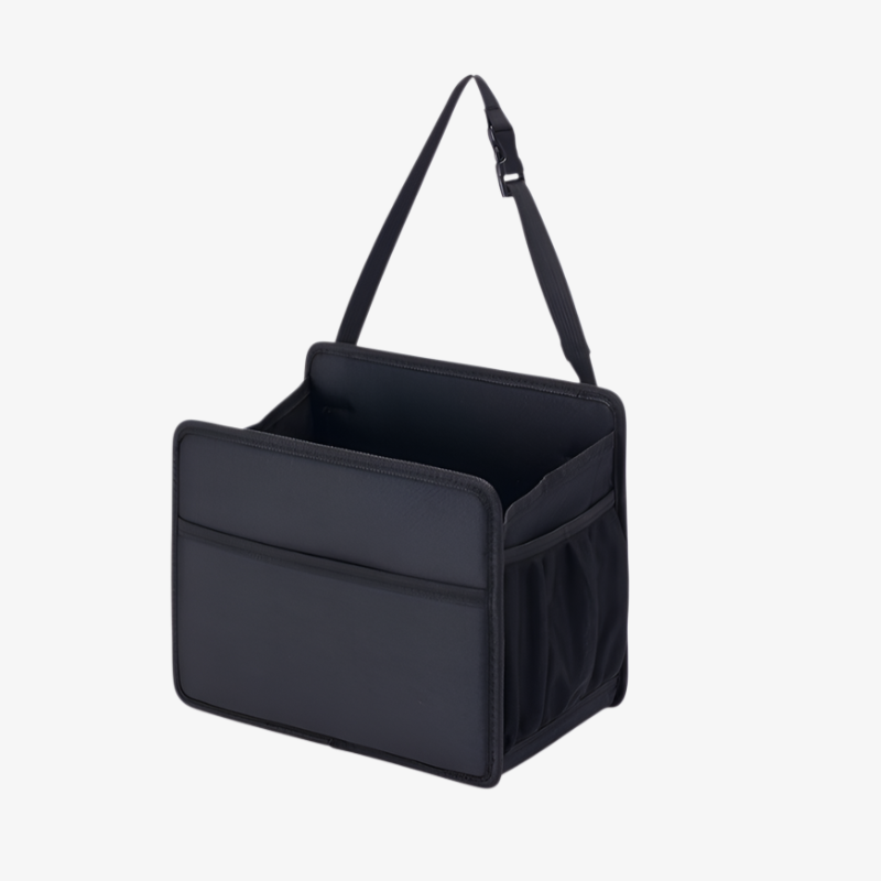 Caja multiusos para coche almacenando objetos