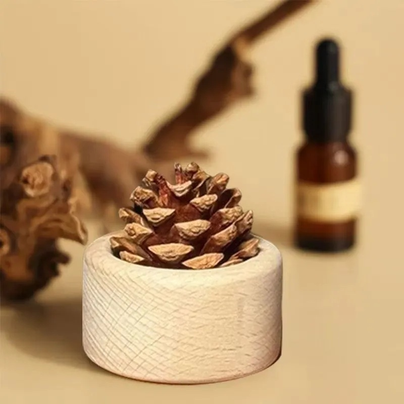 Dekoration mit Kiefernzapfen-Diffusor