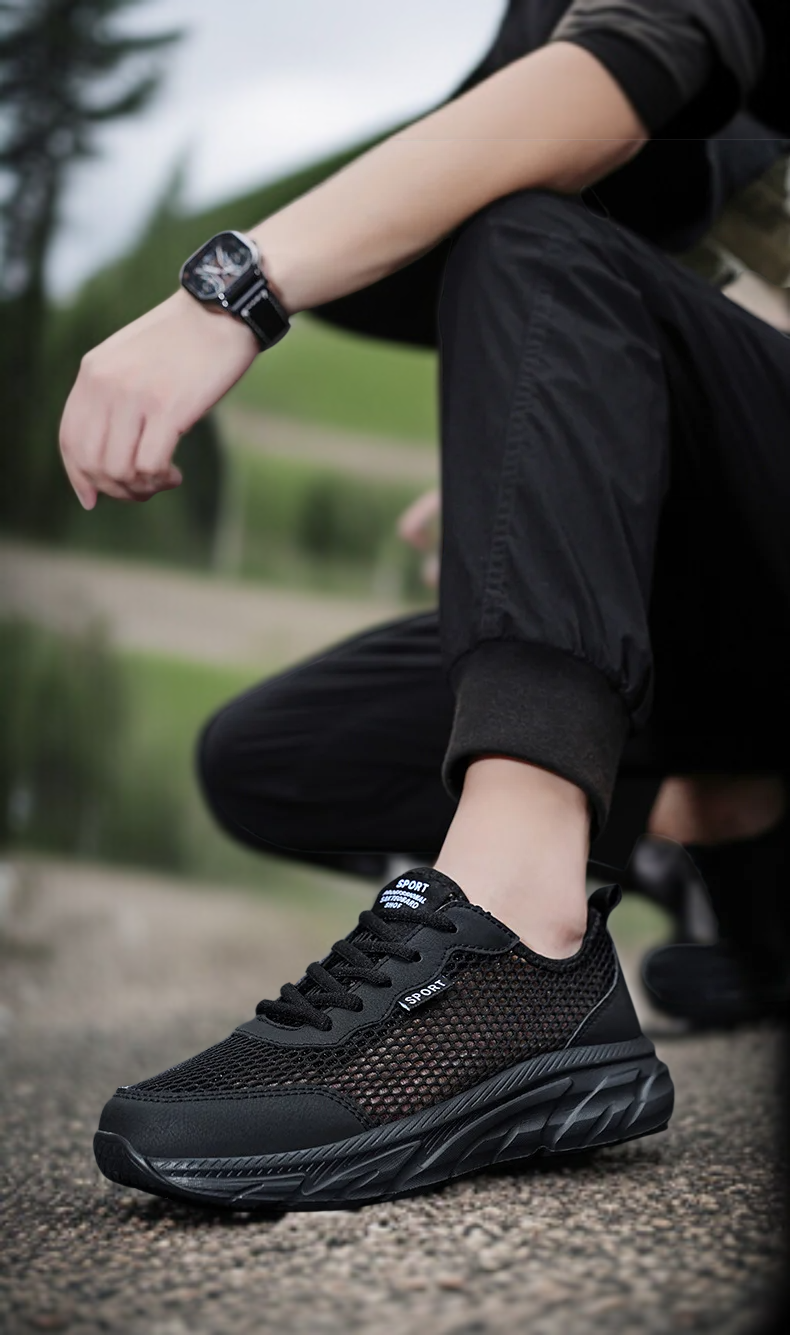 通気性メッシュ素材のスポーツシューズアウトソール