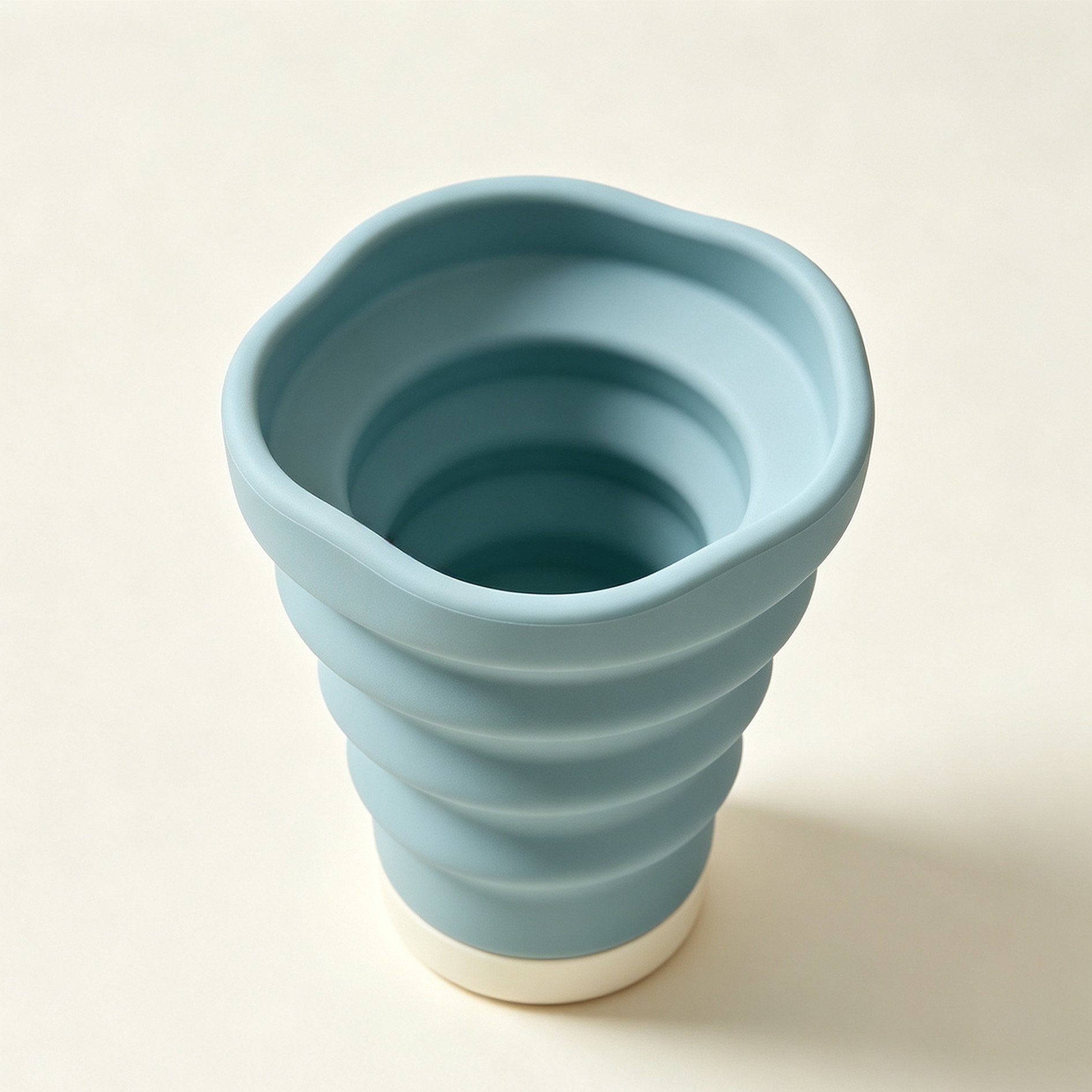 Pleated silicone collapsible water bottle