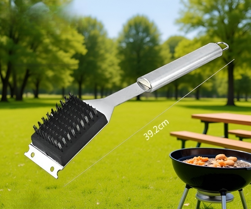 Cepillo multifuncional para limpiar parrillas