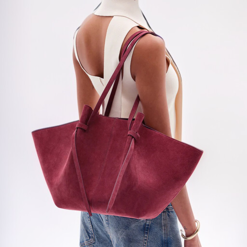 حقيبة تحت الإبط بتصميم مريح وعملي