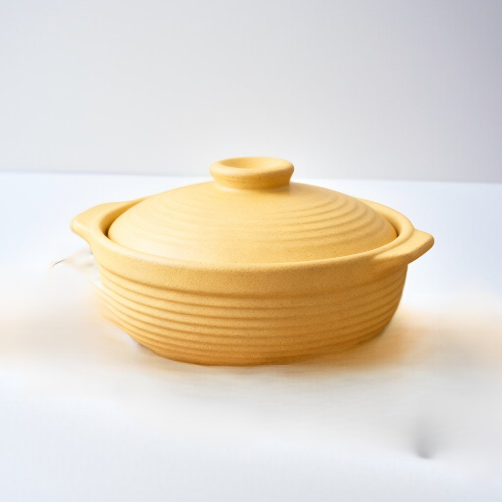 노란색 세라믹 캐서롤