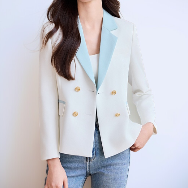 ユニークなデザインが特徴のスタイリッシュで洗練されたカジュアルブレザートップス。