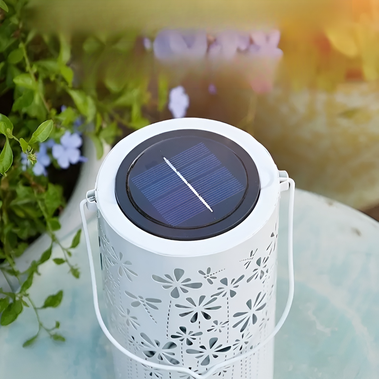 Outdoor solar-powered dragonfly night light