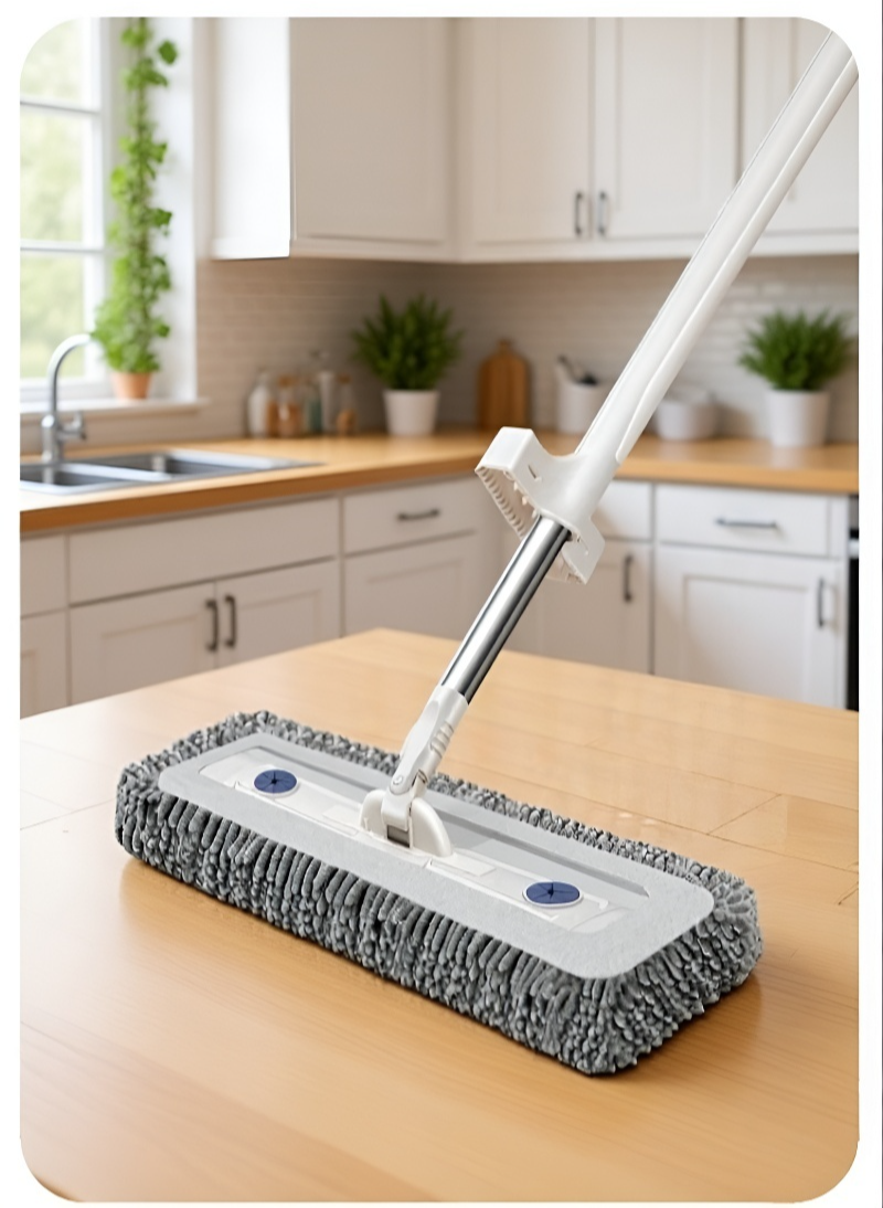 Chenille mop with ergonomic handle for comfortable grip