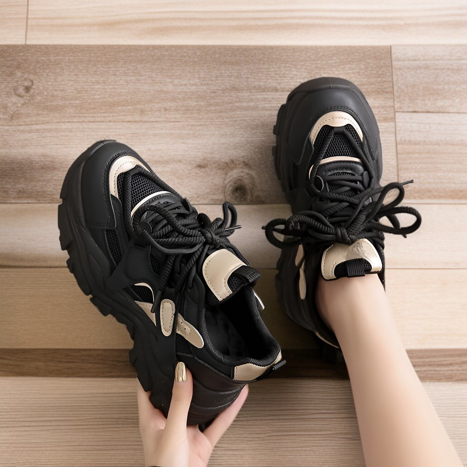 حذاء نسائي رياضي مناسب للتمارين اليومية