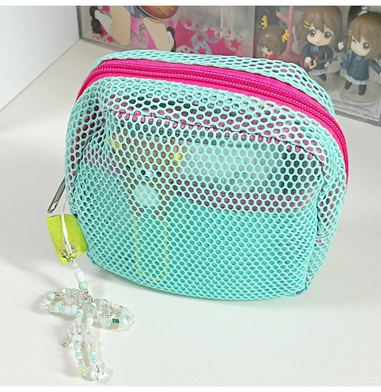 仕切り付きメッシュ収納バッグ