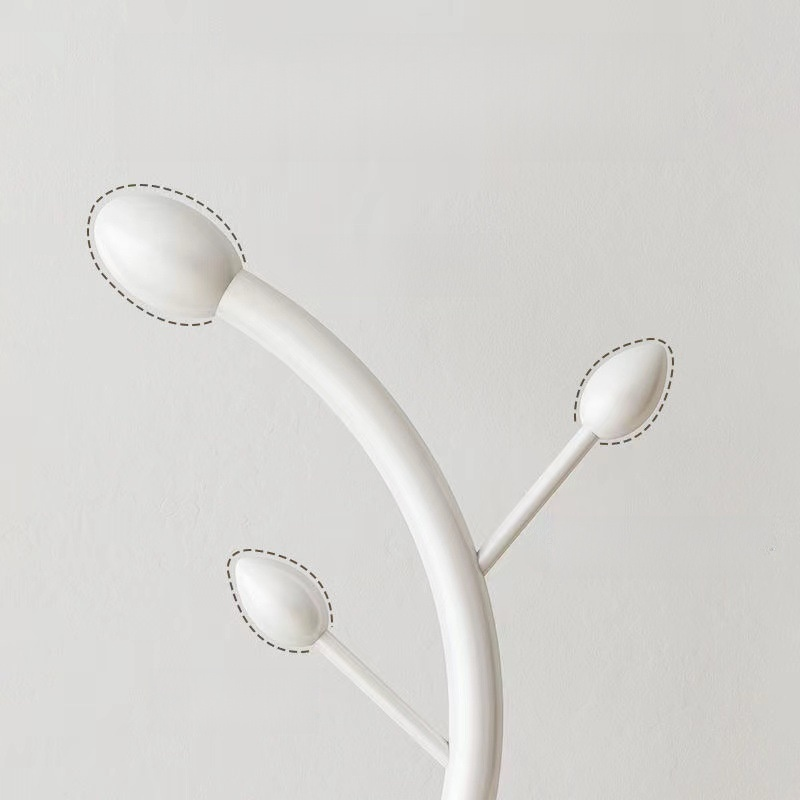 거실 바닥에 세워 놓는 코트걸이