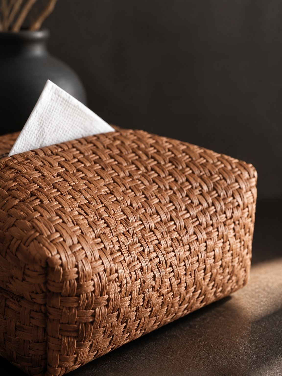 Hochwertige geflochtene Taschentuchbox im Light Luxury Design für moderne Wohnräume