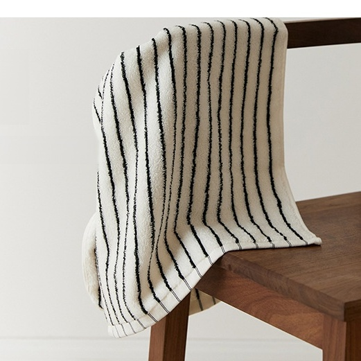 ผ้าขนหนูลายทางทำจากผ้าฝ้ายหวี