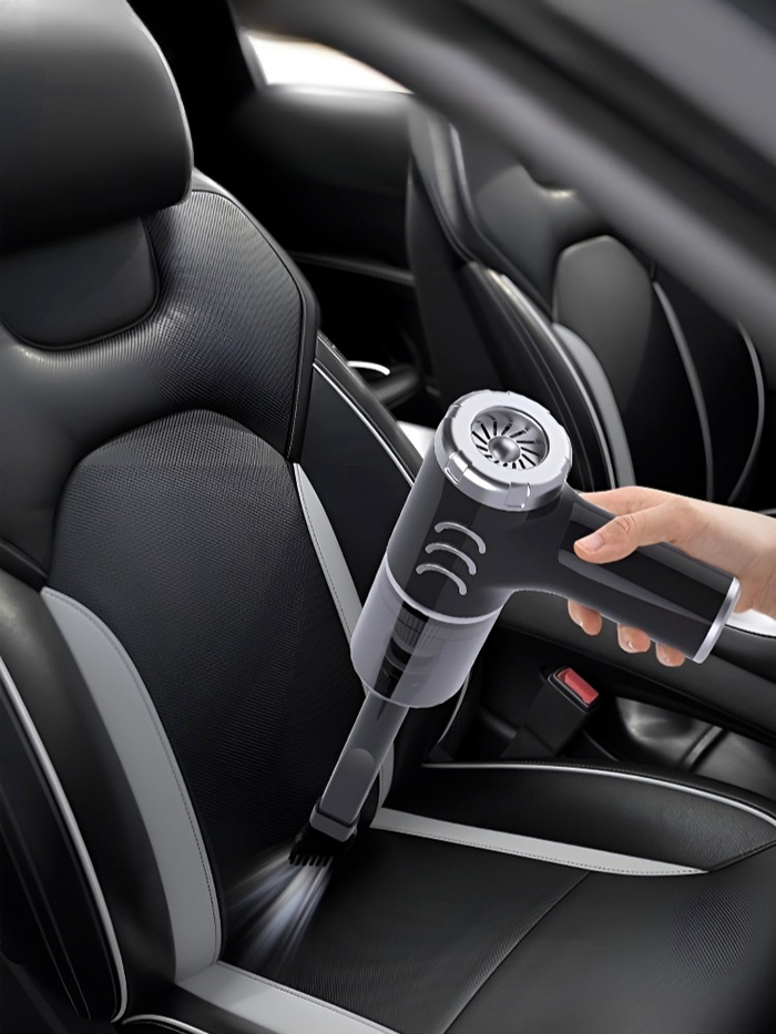 Multifunktionaler Autostaubsauger in Aktion