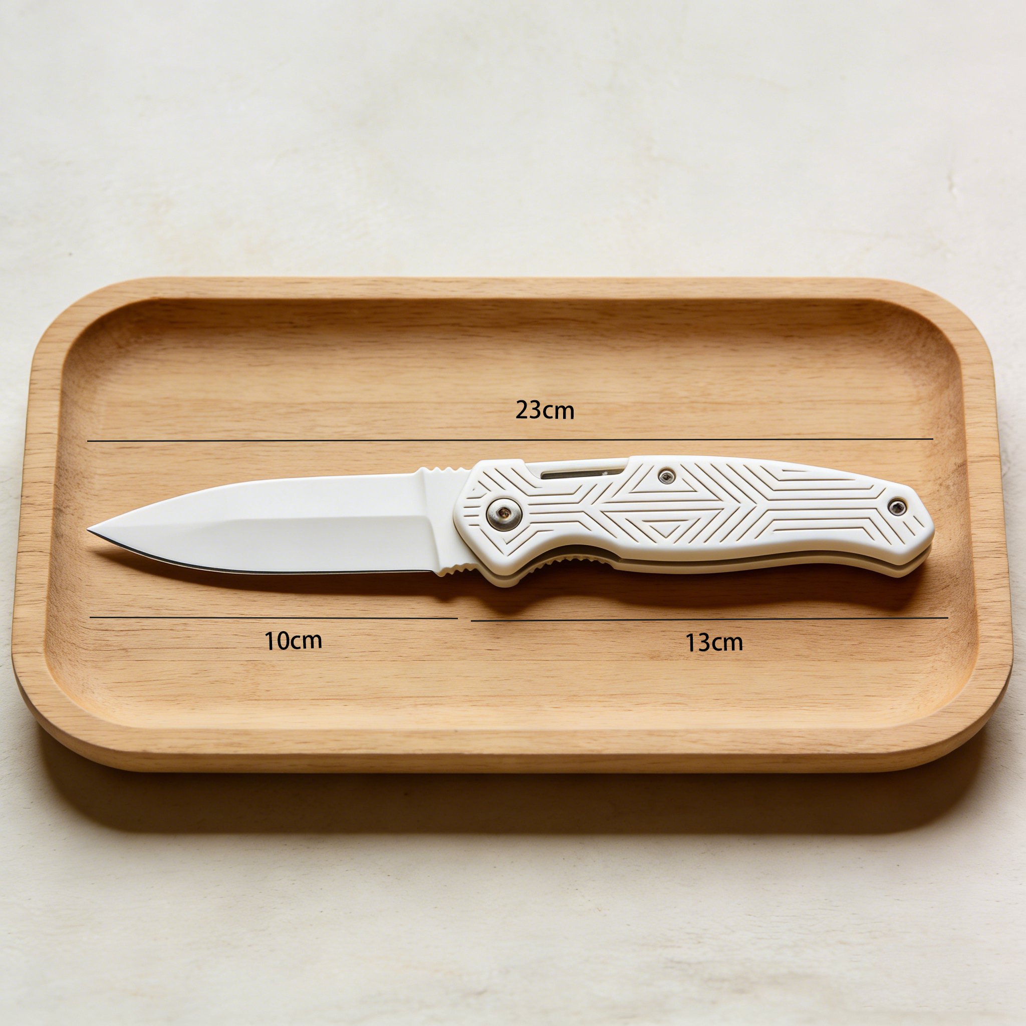 3個セットの折り畳みナイフ並べた写真