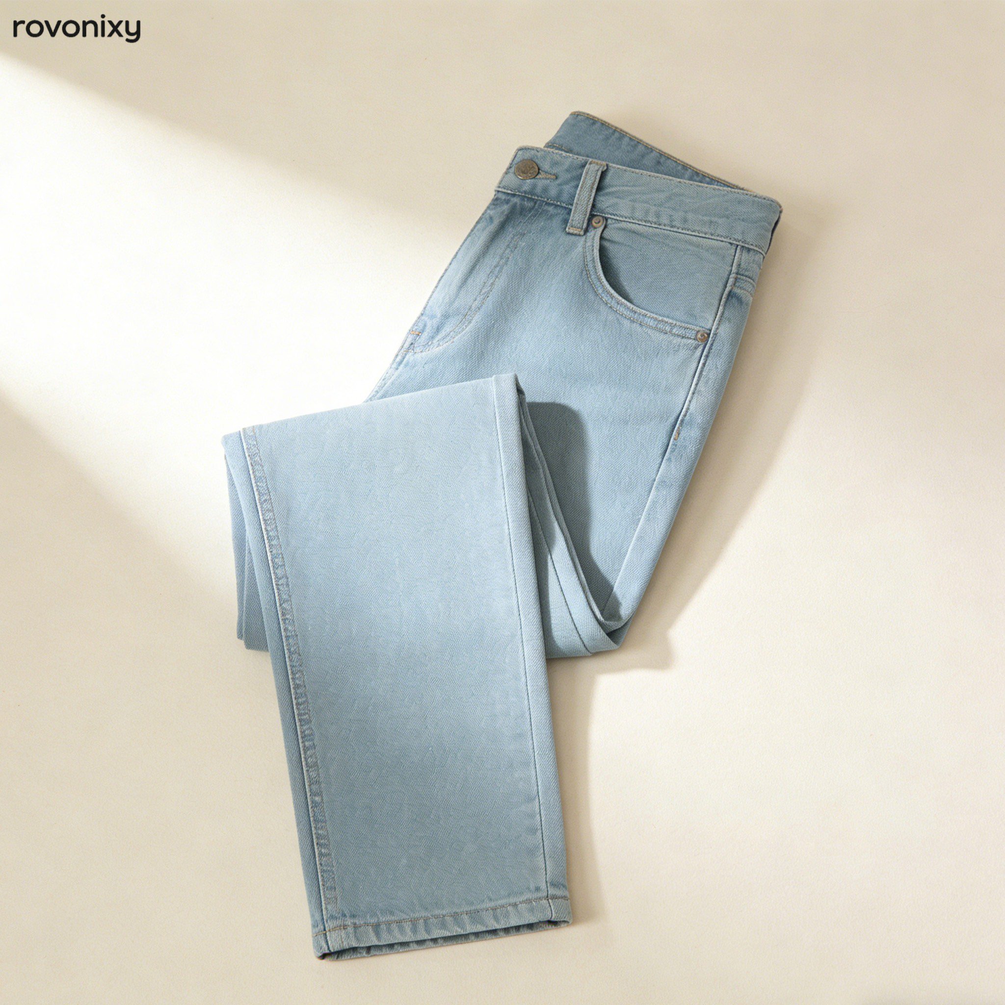 กางเกงยีนส์ทรงตรงคลาสสิก