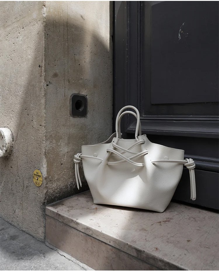 カジュアルスタイルに合うトートバッグ