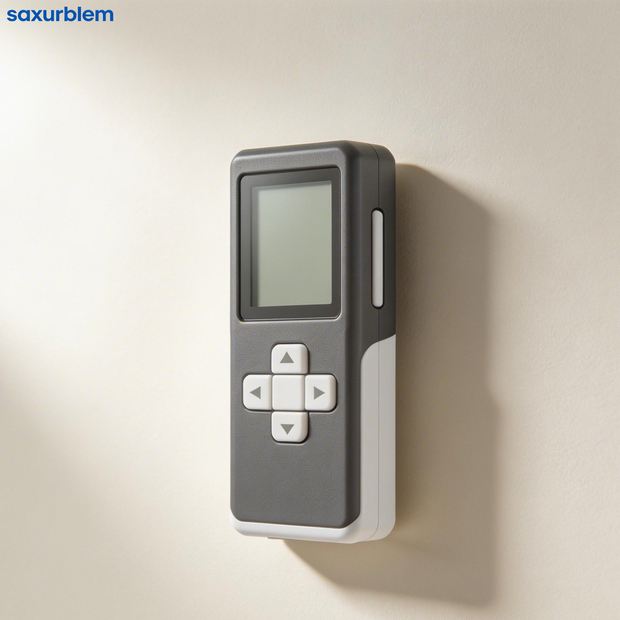 距離計で素早く距離を測定する様子