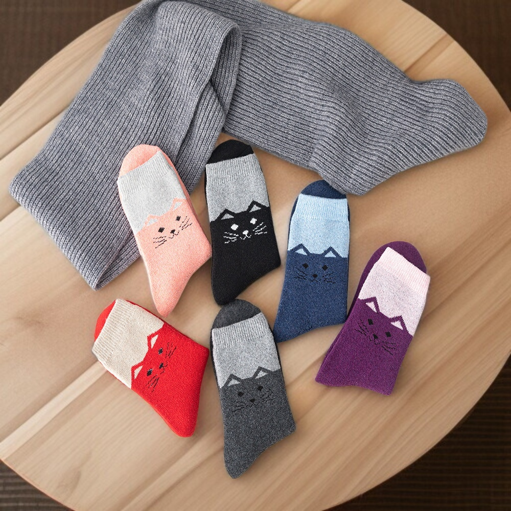 冬季保暖女士中筒襪細節特寫