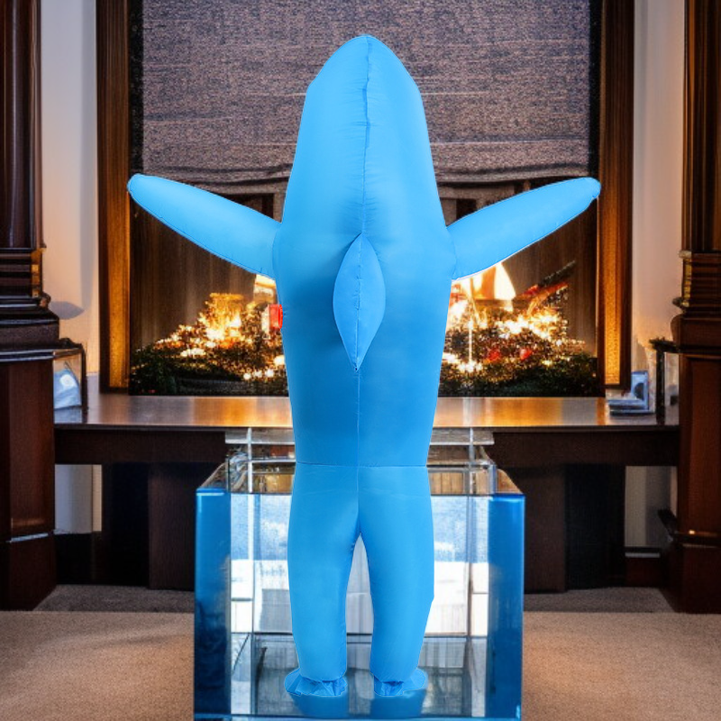 膨らませる漫画キャラクターのコスプレ衣装