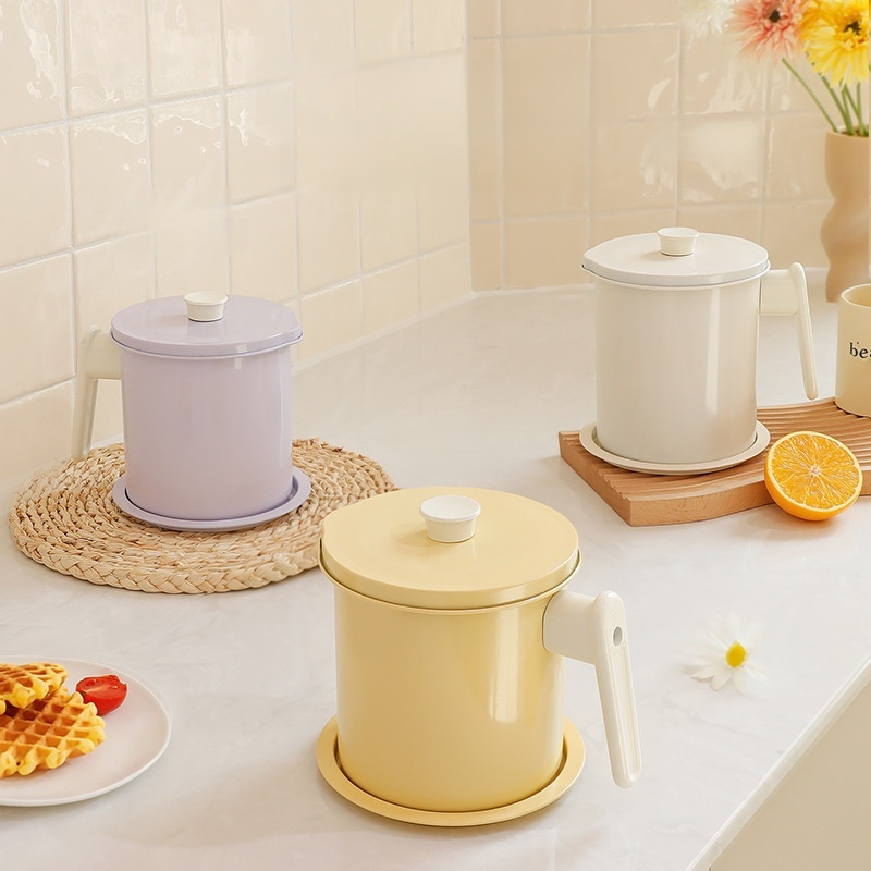 Large capacity kitchen oil bottle