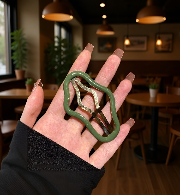 귀여운 디자인의 구름 모양 머리 장식