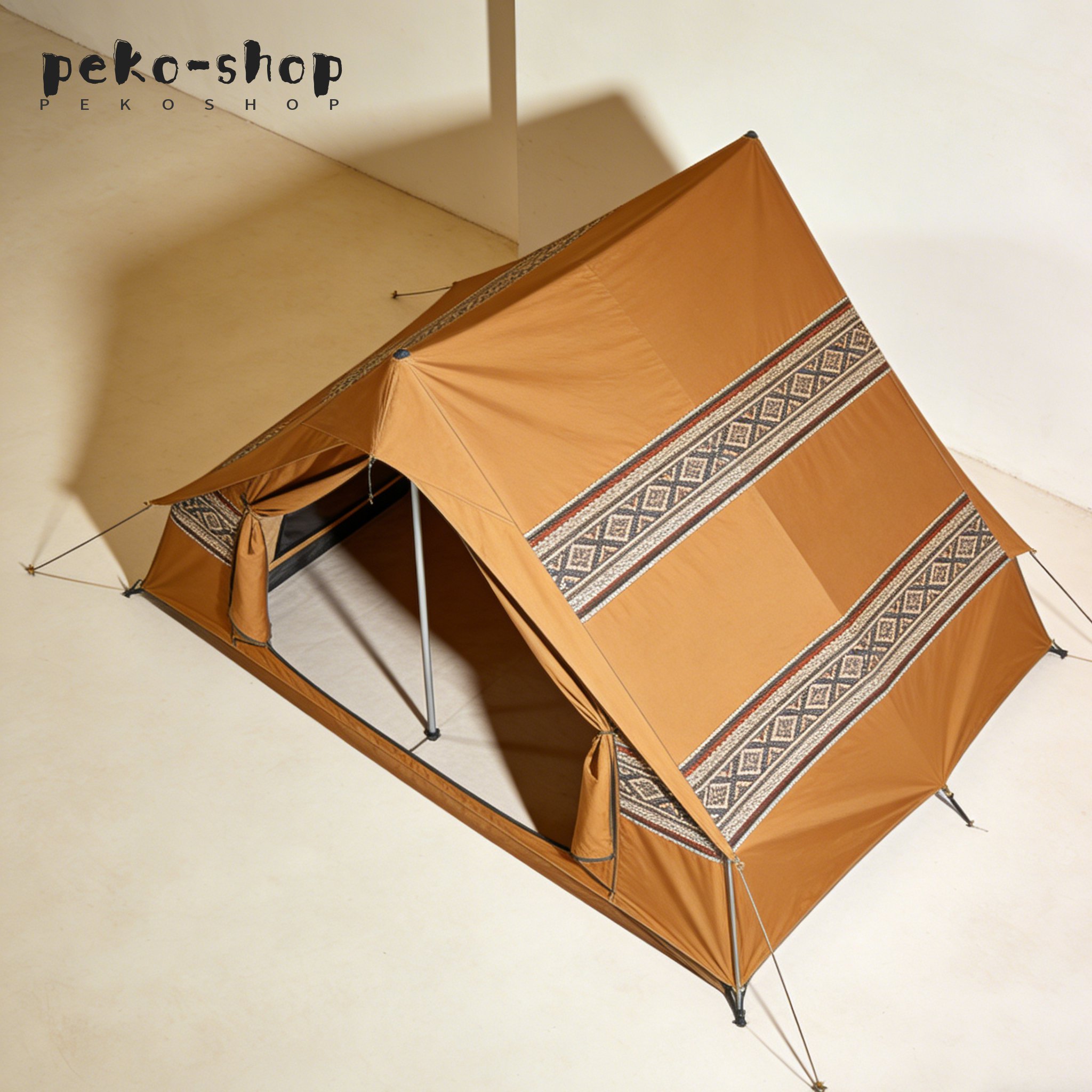 Detalle de costuras reforzadas impermeables en tienda de campaña