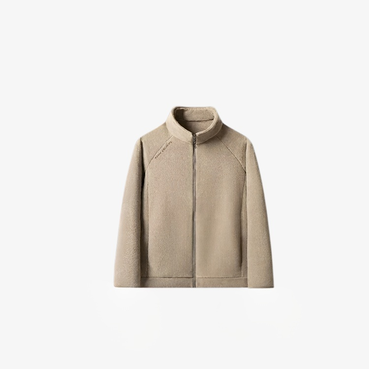 겨울철 야외활동에 적합한 남성 바람막이 코트