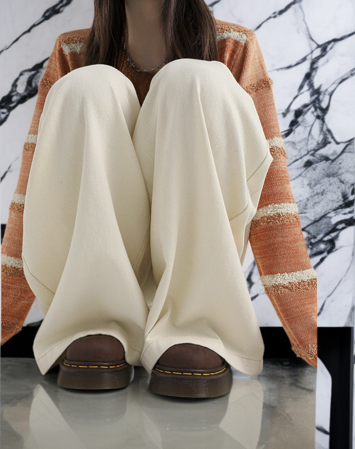 リラックスシルエットのデニムパンツ