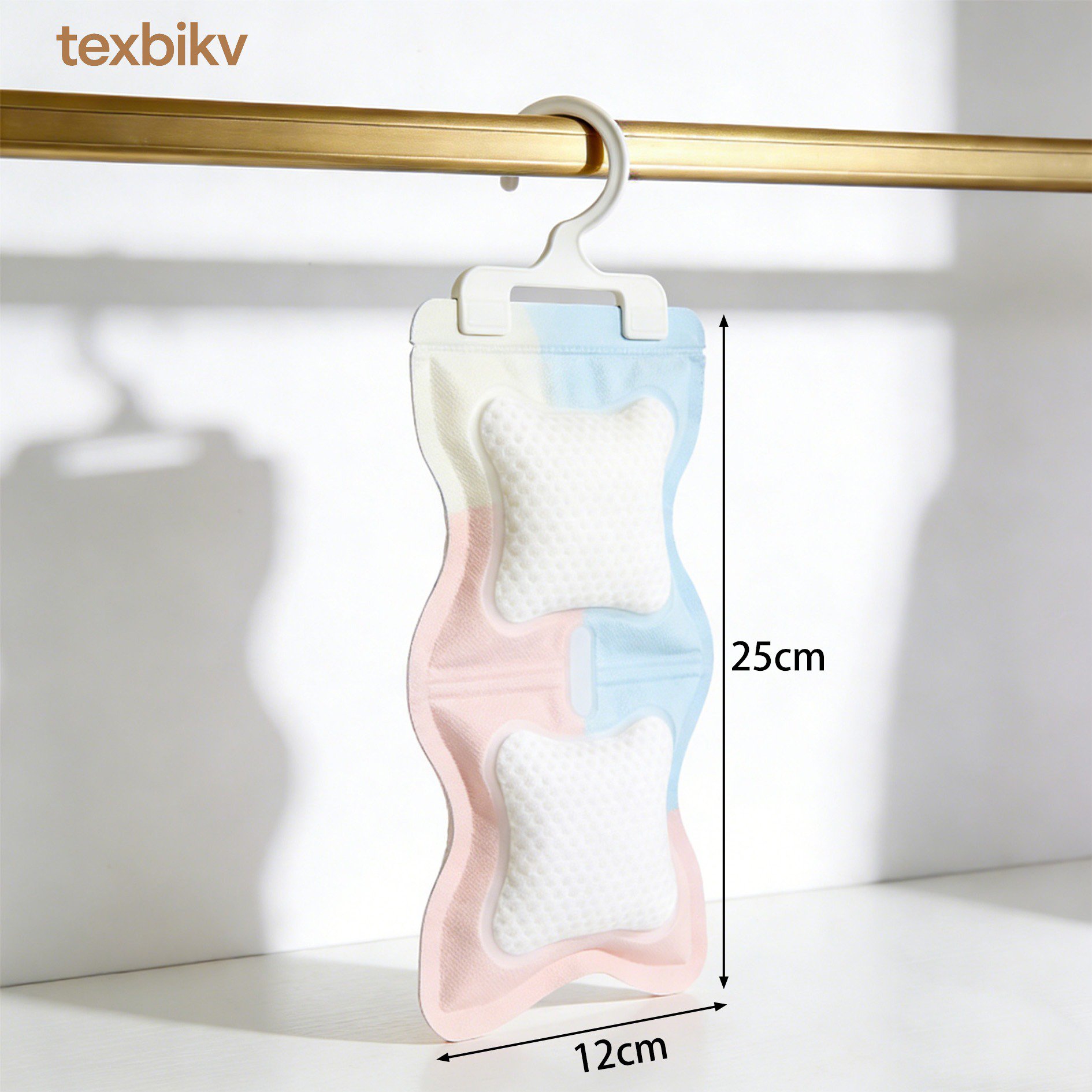 除湿バッグの湿気吸収効果を示す比較画像