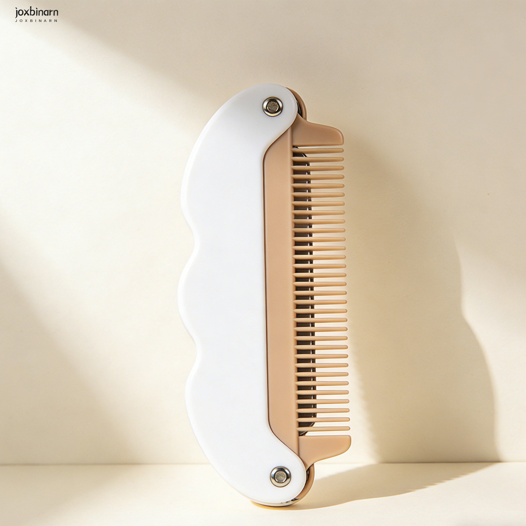 バッグに収納しやすい折りたたみコーム