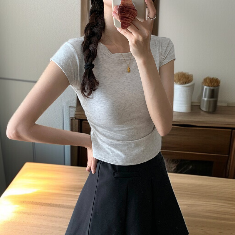 小柄女性向けソルトスタイル肩正しいフリル袖トップス・夏のドーパミンコーデ・スリム見えデザイン丸首シャツ