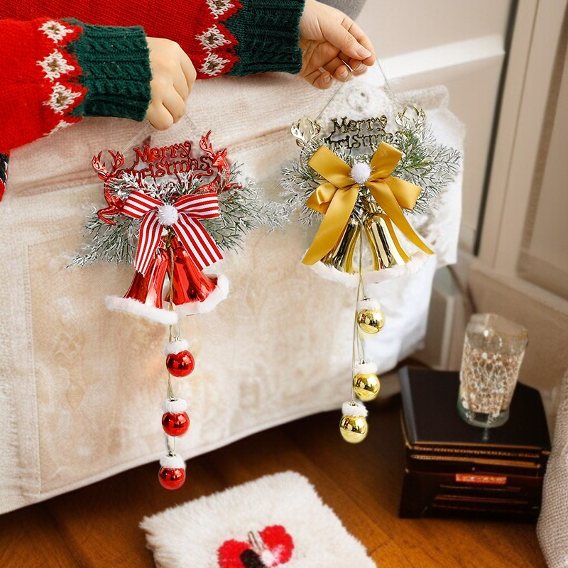 スマホに付けたクリスマスベル飾りストラップ