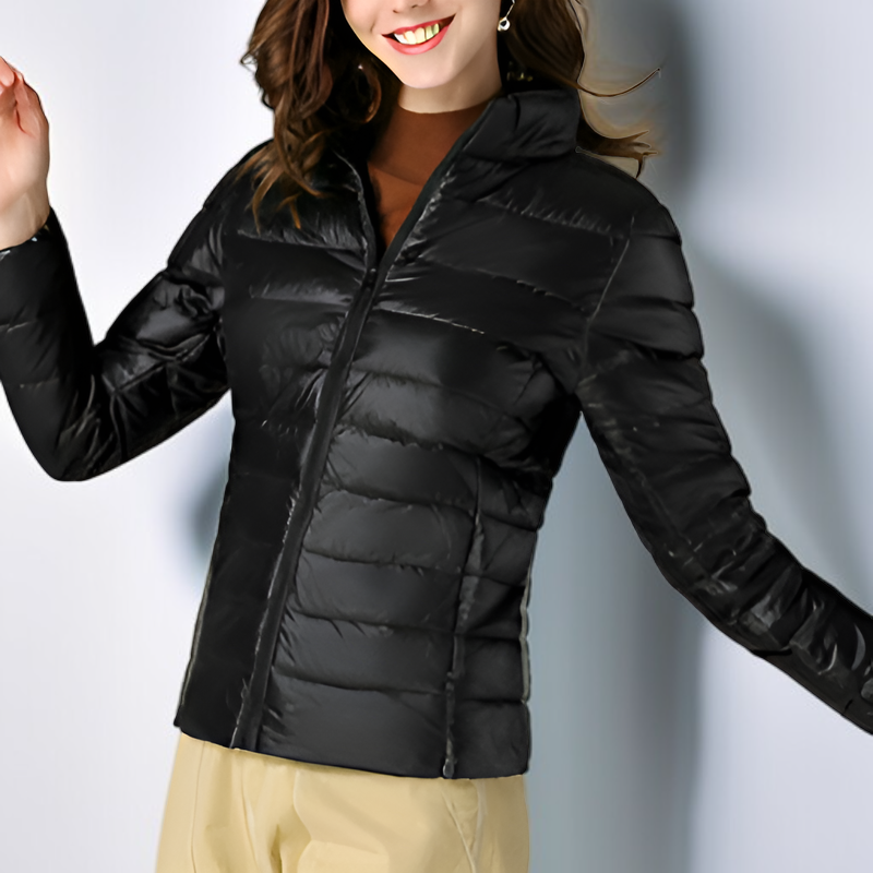 女性用ダウンジャケットは軽量です