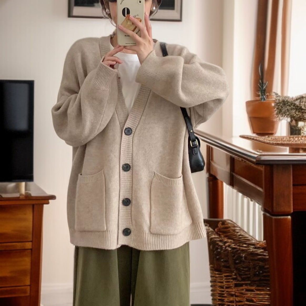 怠惰なスタイルのセータージャケット女性初秋 2024 新しいニットカーディガン春と秋の摩耗緩い無地トップ