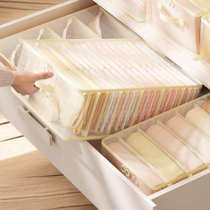 引き出し内で活用する多機能収納袋