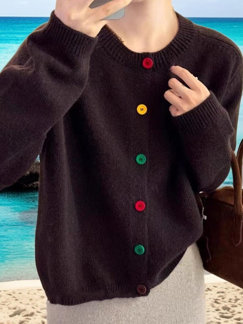 オフィスカジュアルに最適なセーター