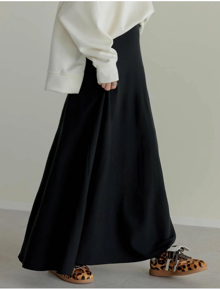 秋冬トレンドのレディースニットスカート